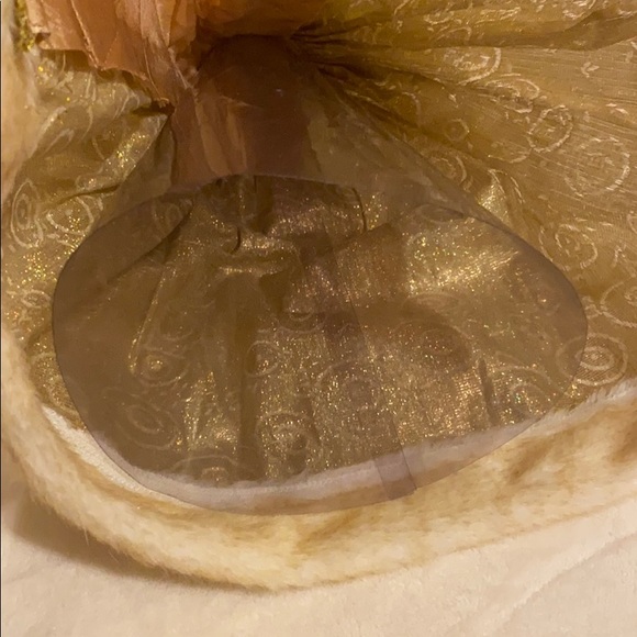 Gold angel tree topper with beautiful dress - Picture 7 of 8